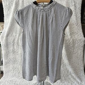 🦄 3 for $15 Elle Womans Cap Sleeved Top.  Size Medium.  Excellent condition.